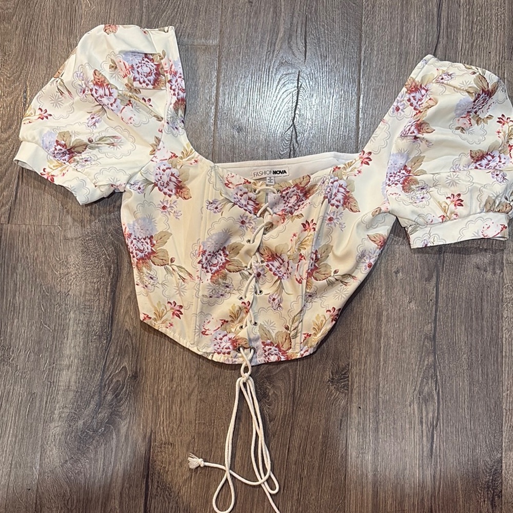 Fashion Nova Women's Cream Floral Lace-Up Puff Sleeve Crop Top